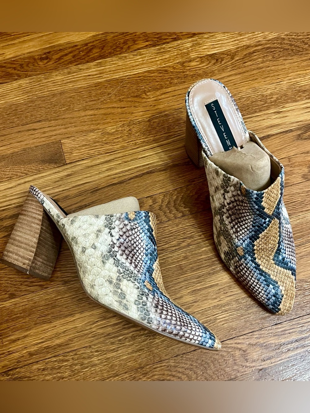 Steven Steve Madden 11 mules point toe block heel snakeskin print shoes